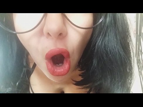 ❤️ Kara, via duonpatrino ne lasos vin iri al lernejo hodiaŭ... Mi bezonas vin tro multe... Kvalita porno ĉe eo.hentai-for.ru
