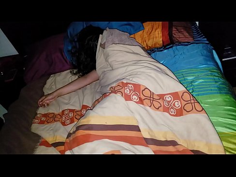 ❤️ Vicfilo kritikante sian junan duonpatrinon dum ŝi dormas. Kvalita porno ĉe eo.hentai-for.ru
